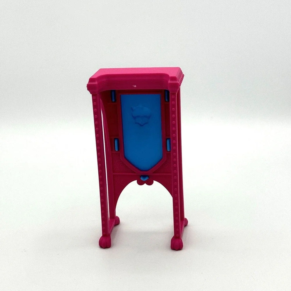 Monster High Deadluxe High School Replacement Furniture Pink Blue‎ Podium